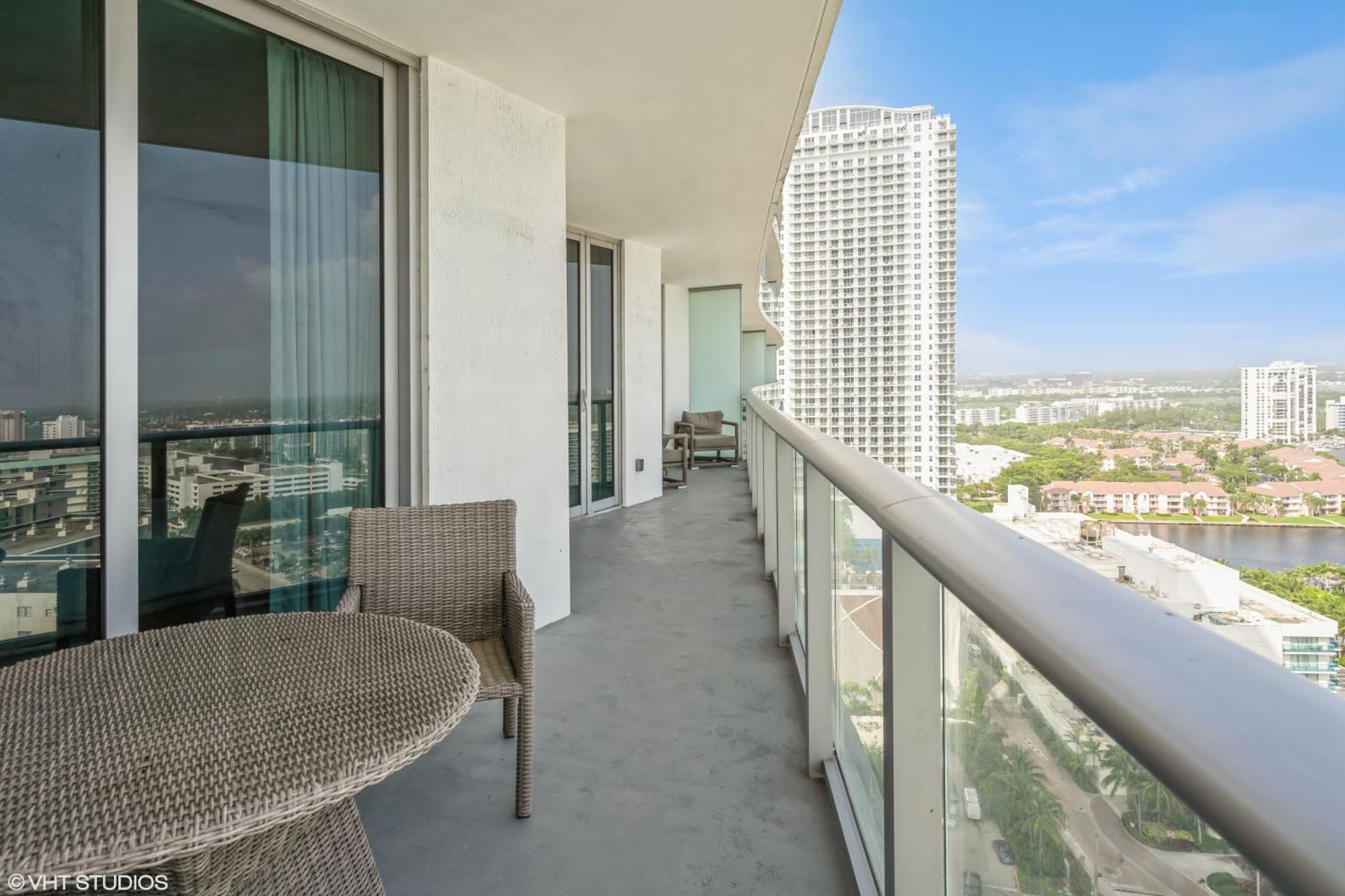 Lyfe Residence Building - Private Apts Over The Beach Холивуд Екстериор снимка